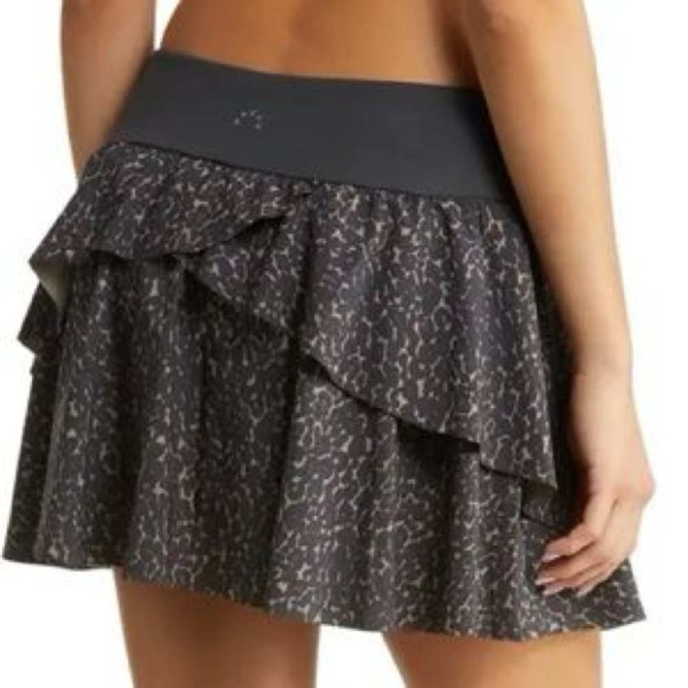 VARLEY Adams Animal Print Skort (M)